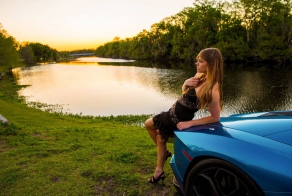 Сексуальные девушки и красивые автомобили