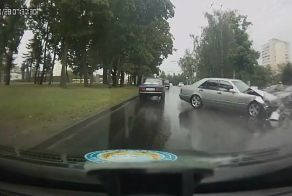 Mercedes и столб
