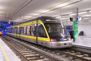 Пассажиры метро извлекли застрявшего между платформой и вагоном мужчин