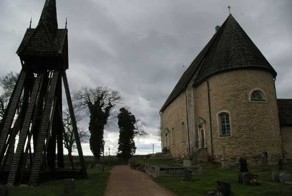 Женщина нашла в церкви мешки с человеческими костями