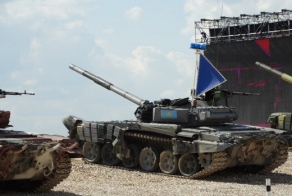 "Биатлон 2014": поврежденный Т-72Б1 смог успешно дойти до финиша