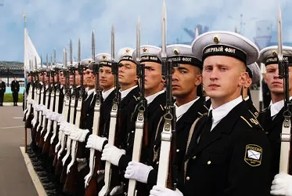 Российские моряки не дают скучать французам по вечерам