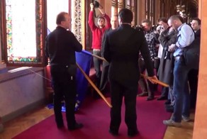 Из венгерского парламента выкинули флаг ЕС