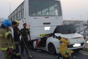 Водитель Ferrari чудом выжил после столкновения с автобусом