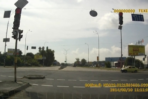 Жесткое столкновение мотоциклиста