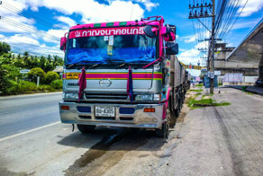 Мужчин придавило кузовом самосвала