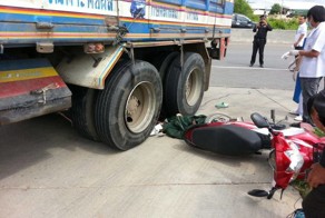 Голову девушки расплющило грузовиком