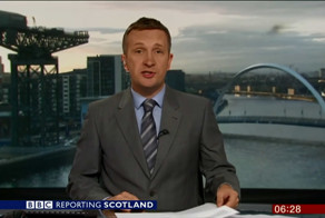 Паук поймал муху в прямом эфире