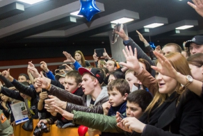 «Продам книгу с автографом»