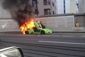 В Японии сгорел Lamborghini