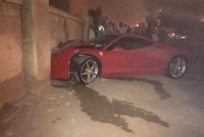 Разбил  Ferrari из-за ссоры с девушкой