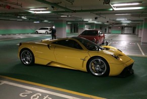 Подросток получил на 15-й день рождения гиперкар Pagani Huayra