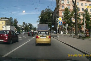 Скутерист въехал в Матиз