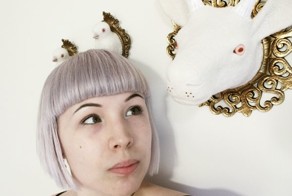 Войлочные скульптуры, имитирующие охотничьи трофеи 