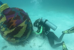 Вязаное украшение морских глубин