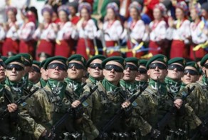 Ряды участников киевского парада редеют