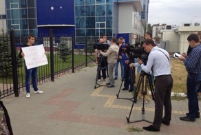 Воронежские студенты встретили пикетом заокеанских гостей