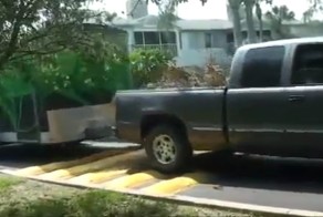 Самый абсурдный лежачий полицейский