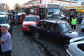 В Перми автобус без тормозов врезался в 15 автомобилей