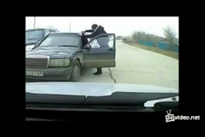 Хотел подрезать а получил в морду и убежал