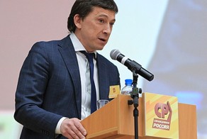 Более полумиллиарда должен, и вообще не парится