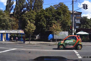 Подбили доставщика суши