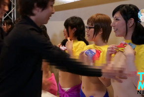 Япония. Потрогай грудь японки - спаси Землю