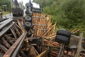 В Кировской области под лесовозом рухнул мост