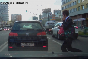 Патрульный автомобиль сбил пешехода