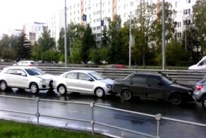 ДТП паровозик , угадай кто виноват:)