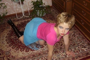 Девушки и ковры