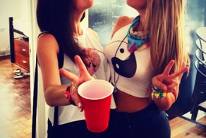 Девушки с музыкального фестиваля  Electric Zoo Weekend