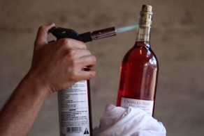 10 необычных способов, которыми можно открыть бутылку вина без штопора