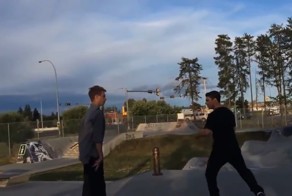 Скейтер против пьяного "мастера" карате