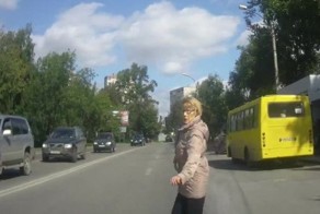 Болтливая, неумелая и слепая