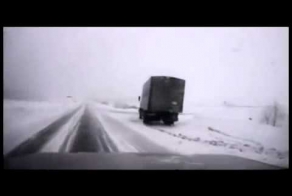 Спас семью! Самообладание мужика поражает!