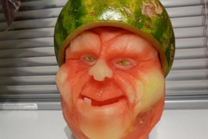 вырезка на арбузе