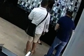 Технично украл телефончик