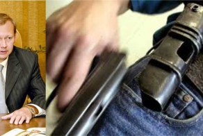 Голосуйте за него а то убъёт