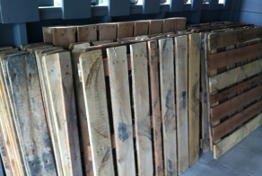 Деревянный пол из поддонов