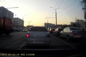 Мотоциклист влетел в лексус