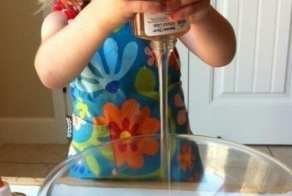 Разноцветная тянучка для забавы детей