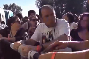 Мужик чувствует ритм