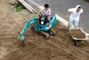 Серьезная игрушка для любого взрослого [Мини экскаватор] 