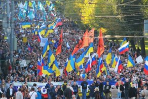 Немцова и Касьянова забросали яйцами на шествии оппозиции