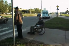 Инвалид-автоподставщик