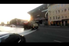 Отмывают улицы после марша в Москве