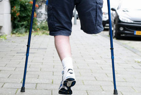 Светильник из собственной ампутированной ноги