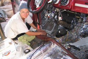 "Москвич-401" хрупкой девушки Кати