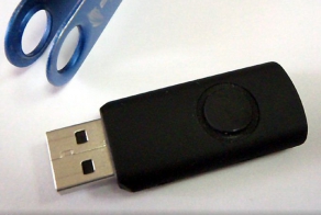 Офисный  розыгрыш  с  флешкой